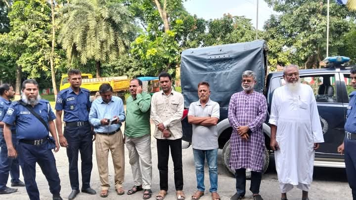 ফুলছড়ি উপজেলার ছয় ইউনিয়ন পরিষদের চেয়ারম্যান আইন শৃঙ্খলা কমিটির সভা শেষে আটক হলেন।